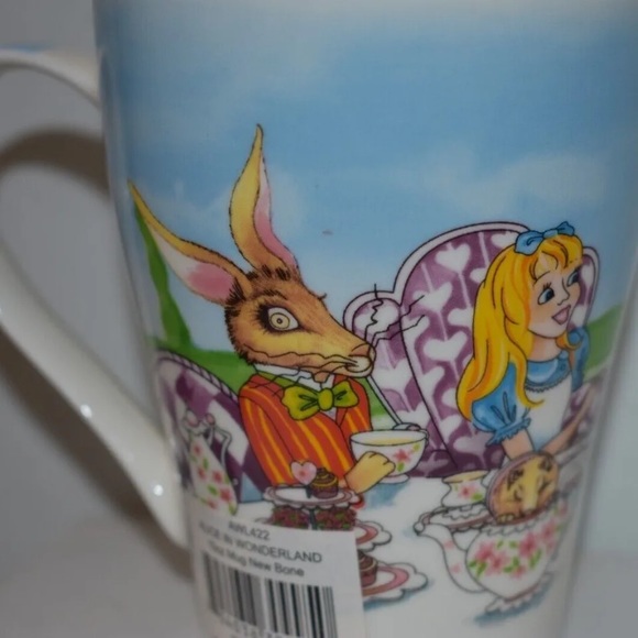 ALICE IN WONDERLAND 150th ANNIVERSARY EDITION BONE CHINA MUG/CUP TEA PARTY - Picture 5 of 9
